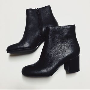 jessica simpson black chelsea ankle boot